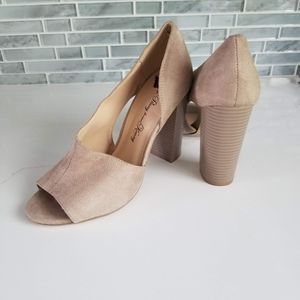 Penny Loves Kenny high pumps, beige in 8.5